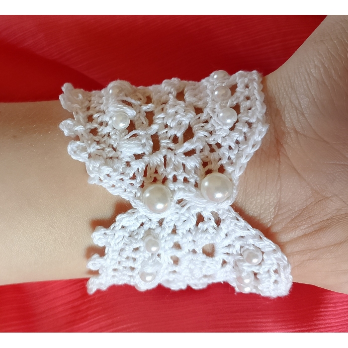 Biała bransoletka BOHO