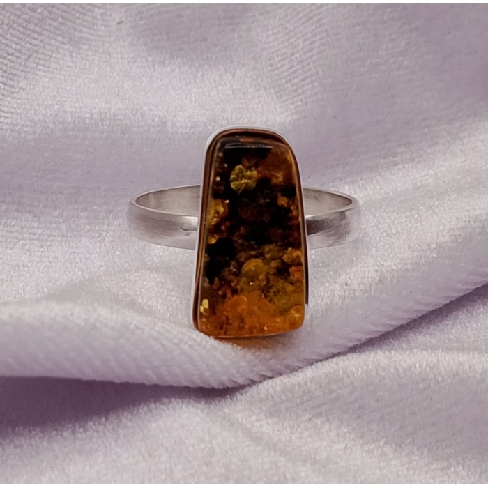 Pierścionek Srebro i Bursztyn roz.25