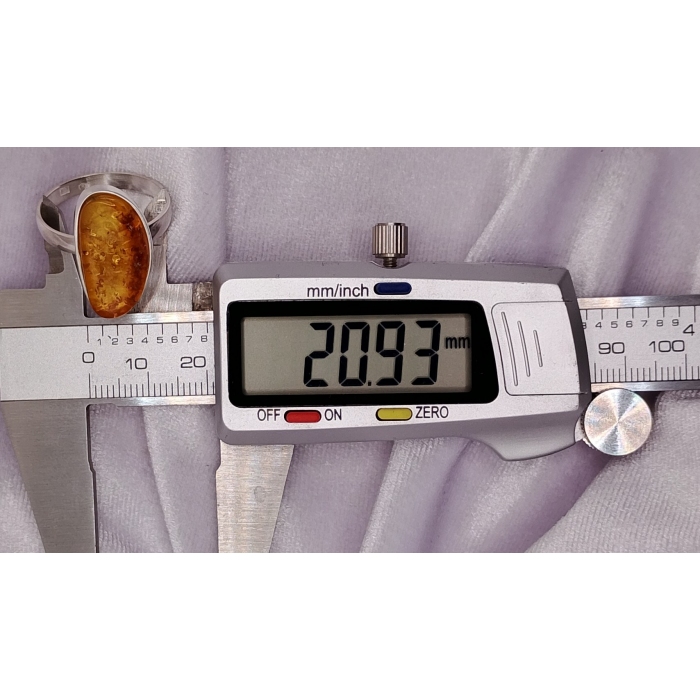 Pierścionek Srebro i Bursztyn roz.25