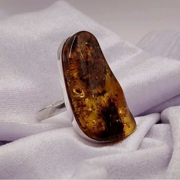 Pierścionek Srebro i Bursztyn roz.23