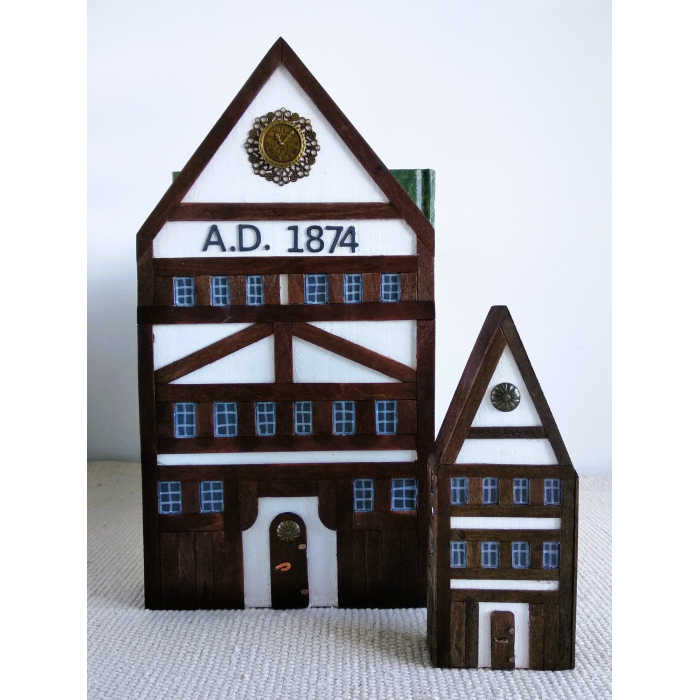 Szachulcowe kamieniczki A.D.1874 - podpórka do książek .