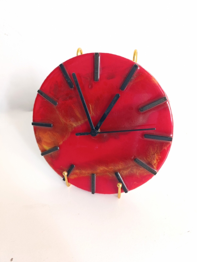 Zegar ścienny z żywicy epoksydowej