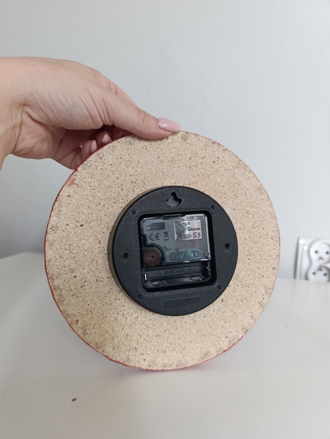 Zegar ścienny z żywicy epoksydowej