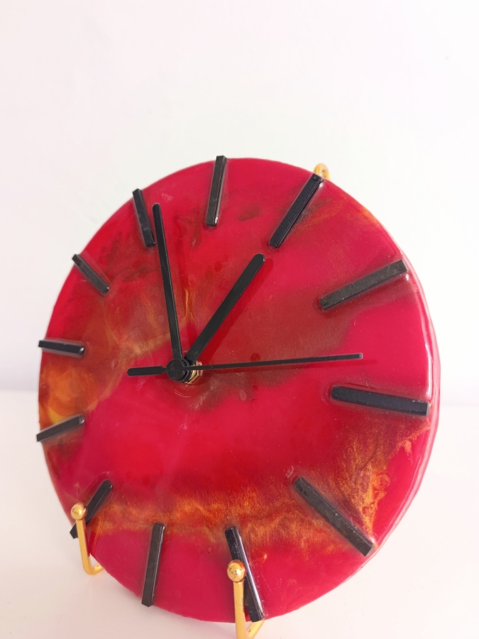 Zegar ścienny z żywicy epoksydowej