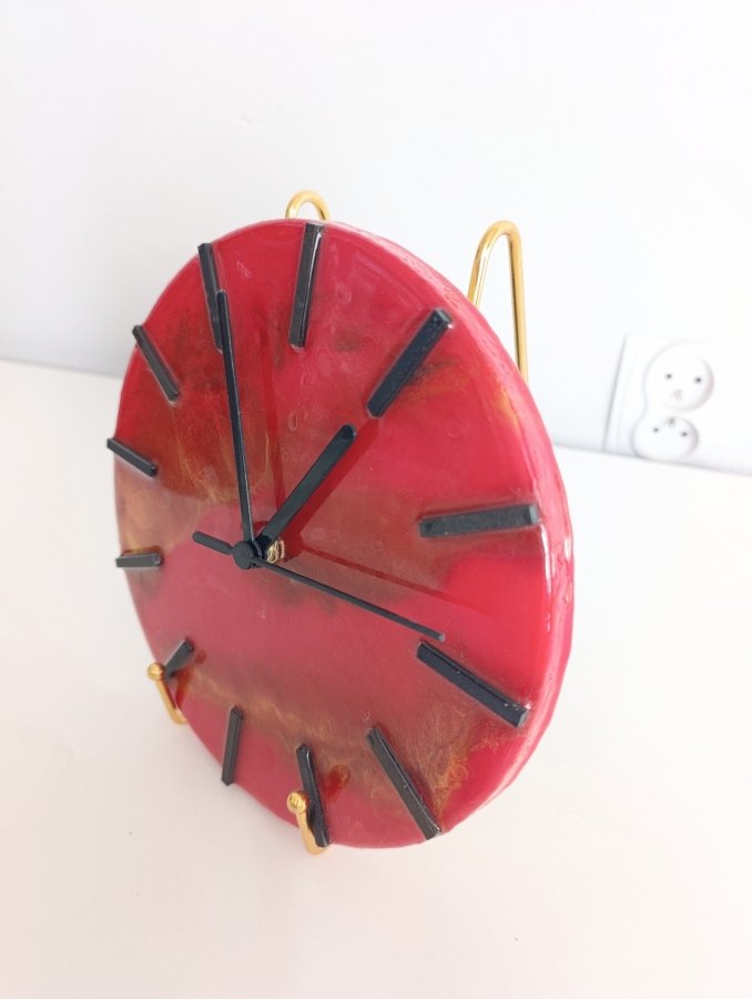 Zegar ścienny z żywicy epoksydowej