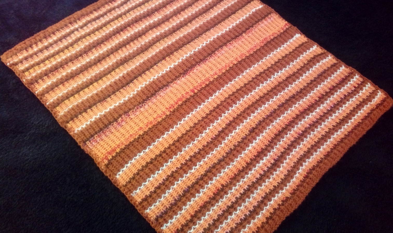 Kocyk na drutach w kolorach jesieni