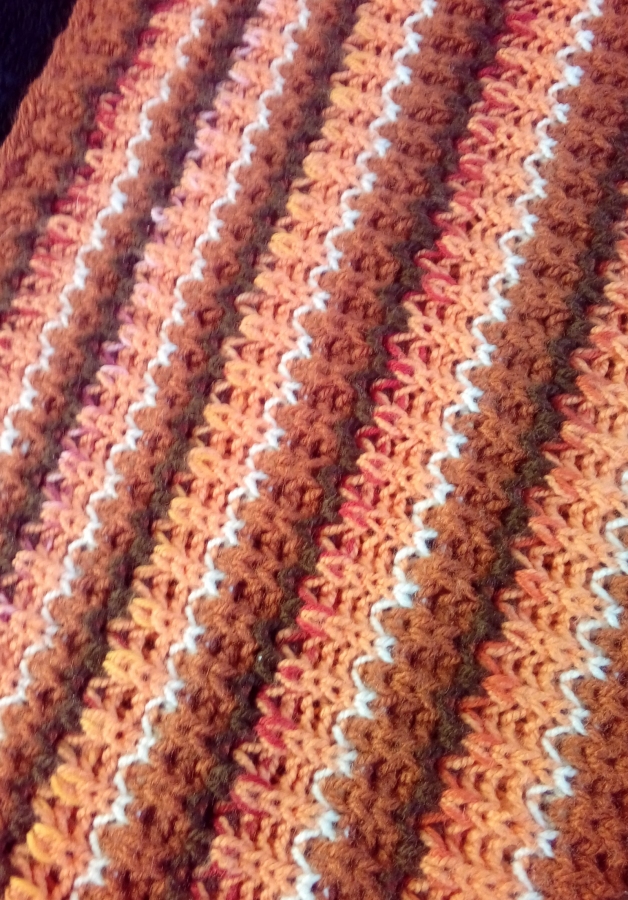 Kocyk na drutach w kolorach jesieni