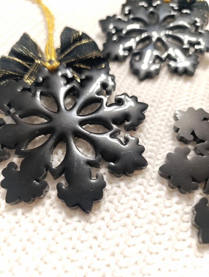 Zestaw 3 ozdób świątecznych – śnieżynki z żywicy epoksydowej