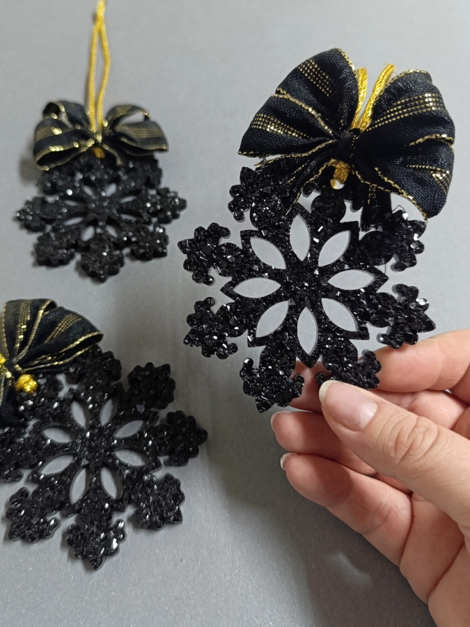 Zestaw 3 ozdób świątecznych – śnieżynki z żywicy epoksydowej