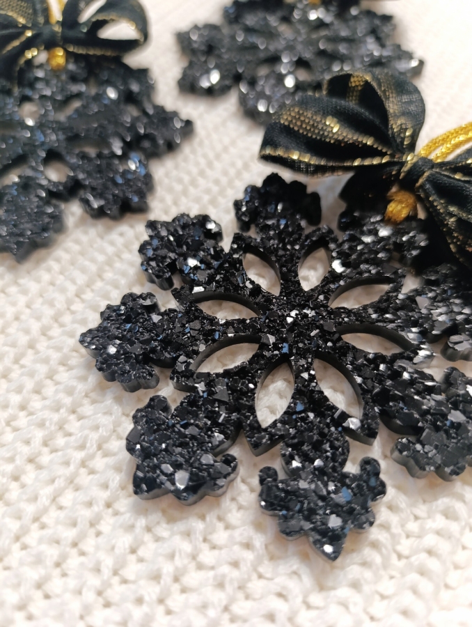 Zestaw 3 ozdób świątecznych – śnieżynki z żywicy epoksydowej