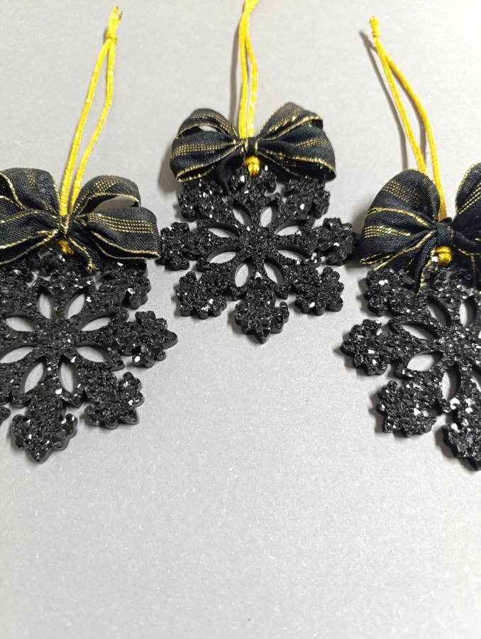 Zestaw 3 ozdób świątecznych – śnieżynki z żywicy epoksydowej