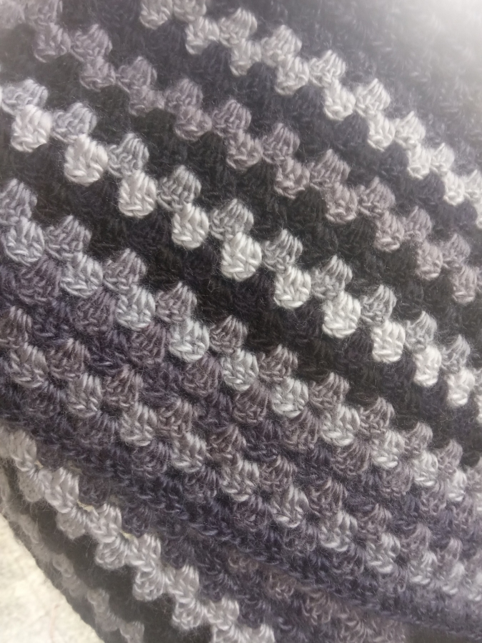 Chusta cieniowane szarości