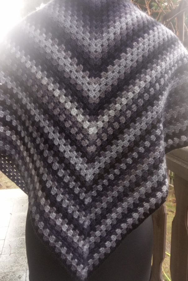 Chusta cieniowane szarości