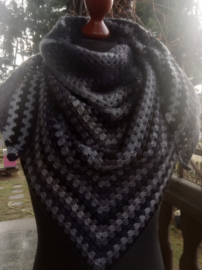 Chusta cieniowane szarości