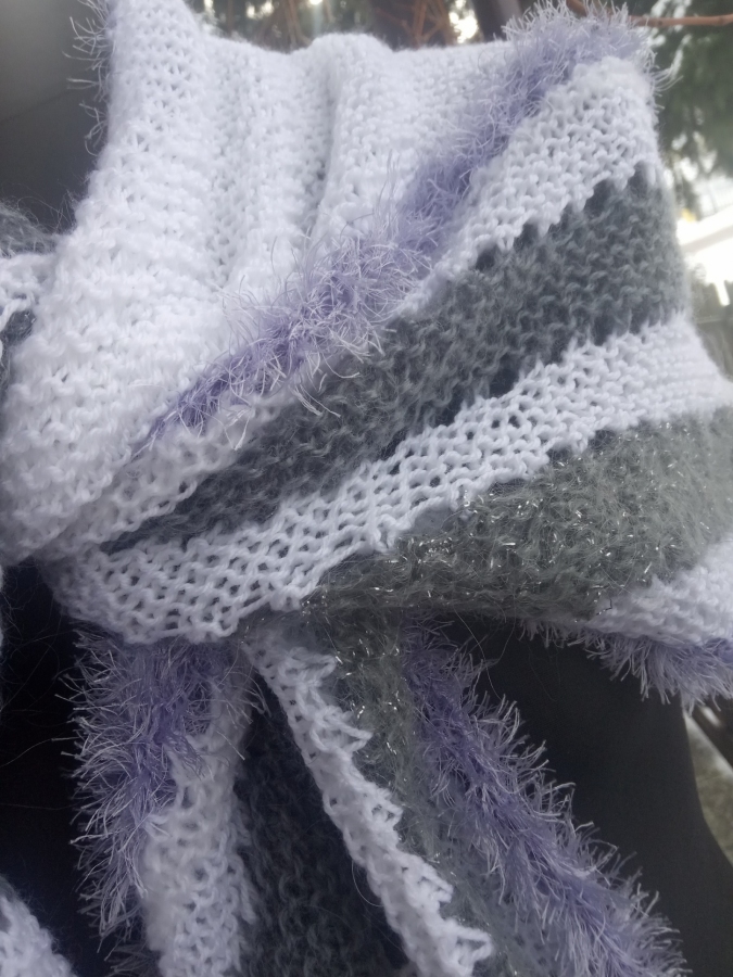 Fantazyjna chusta na drutach