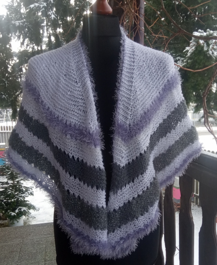 Fantazyjna chusta na drutach