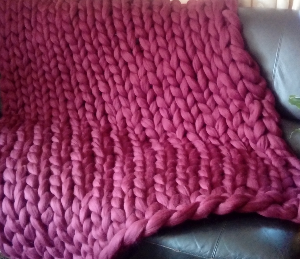 Duży koc narzuta z merynosa, bordowy