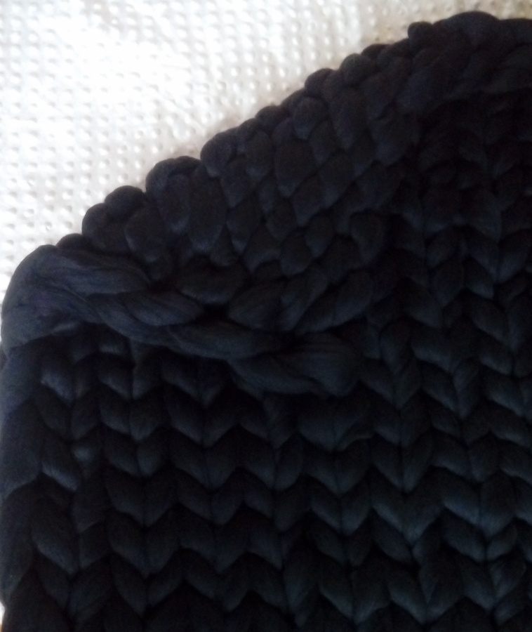 Duży koc z merynosa, czarny