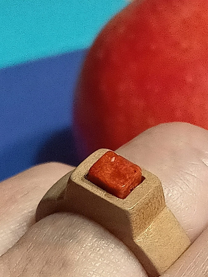 pierścionek drugi z jabłoni i korala