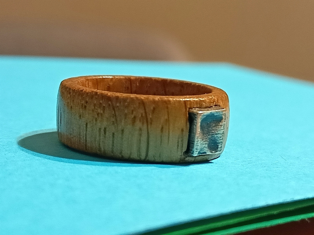 pierścionek trzeci z dębu i srebra