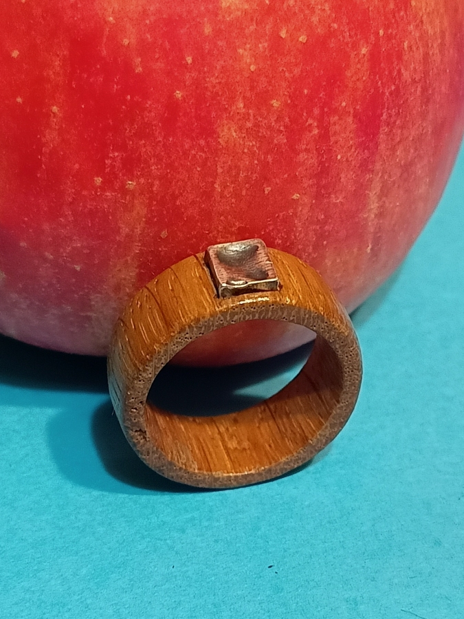 pierścionek trzeci z dębu i srebra