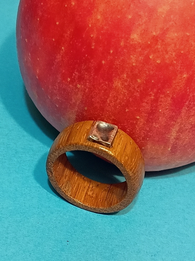 pierścionek trzeci z dębu i srebra