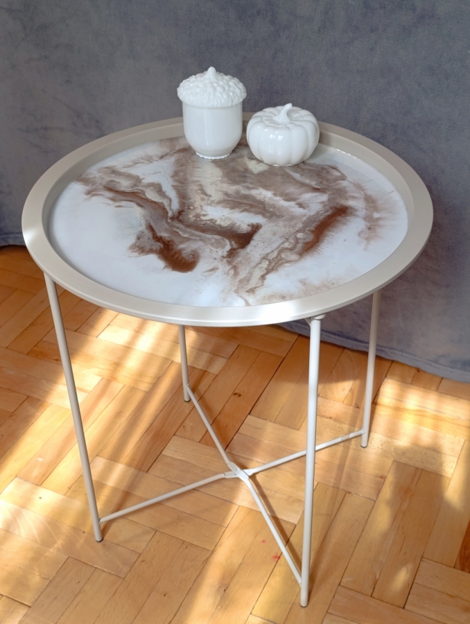 Okrągły stolik kawowy z żywicy epoksydowej efekt marmuru