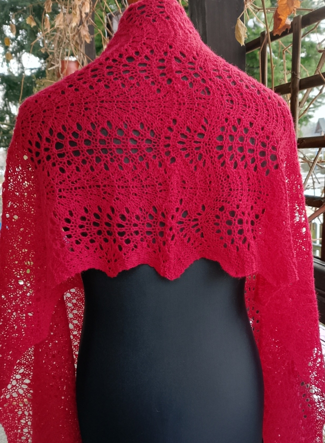 Ażurowy szal na drutach