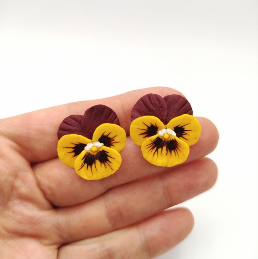 Kwiatowe kolczyki sztyfty z polimerowej gliny Bratki, biżute