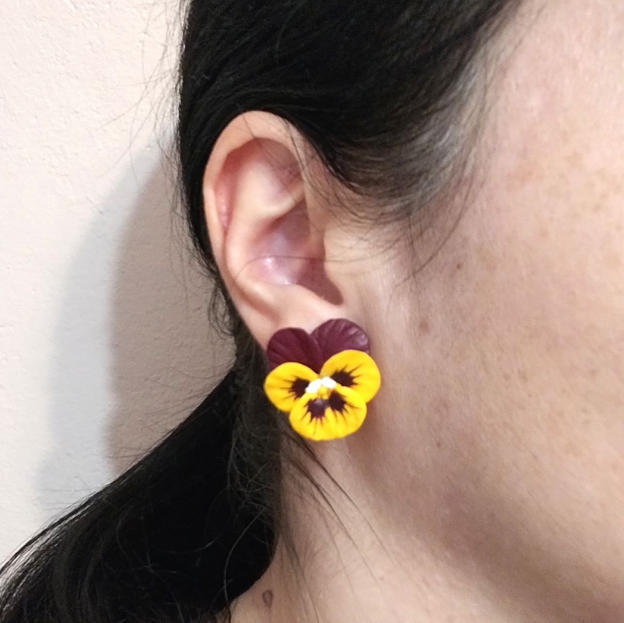 Kwiatowe kolczyki sztyfty z polimerowej gliny Bratki, biżute