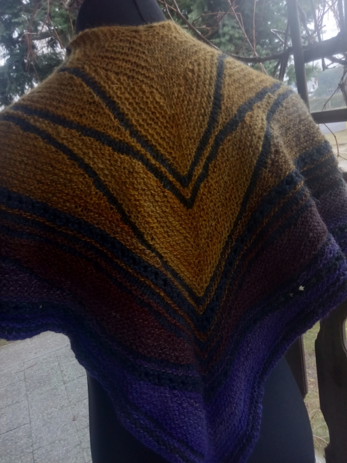 Chusta narzutka na drutach