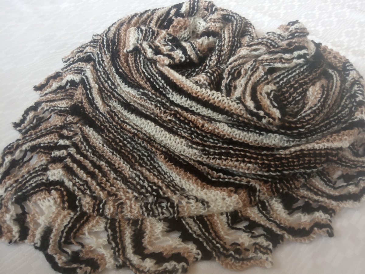 Chusta cieniowana na drutach