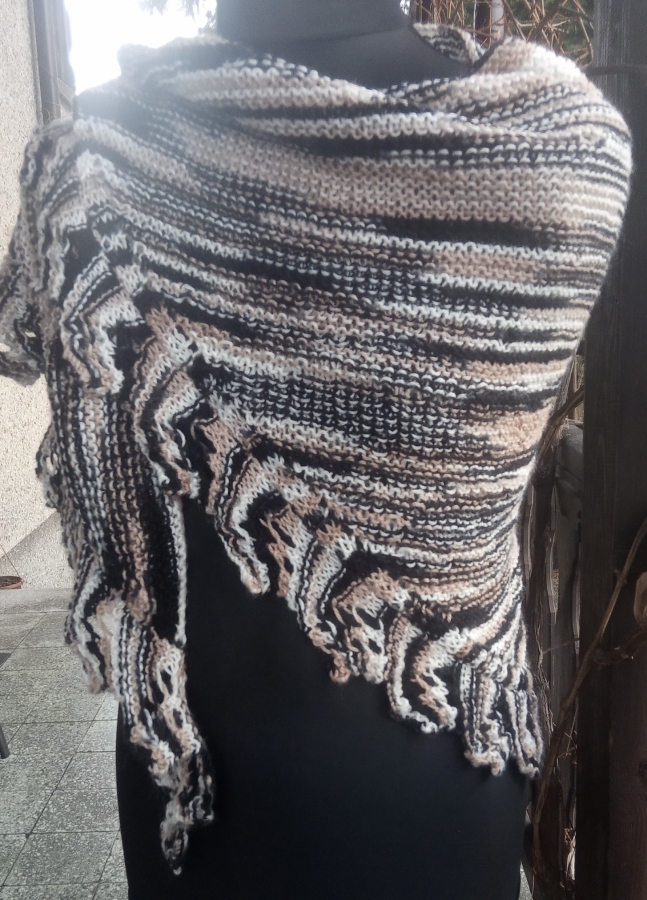 Chusta cieniowana na drutach