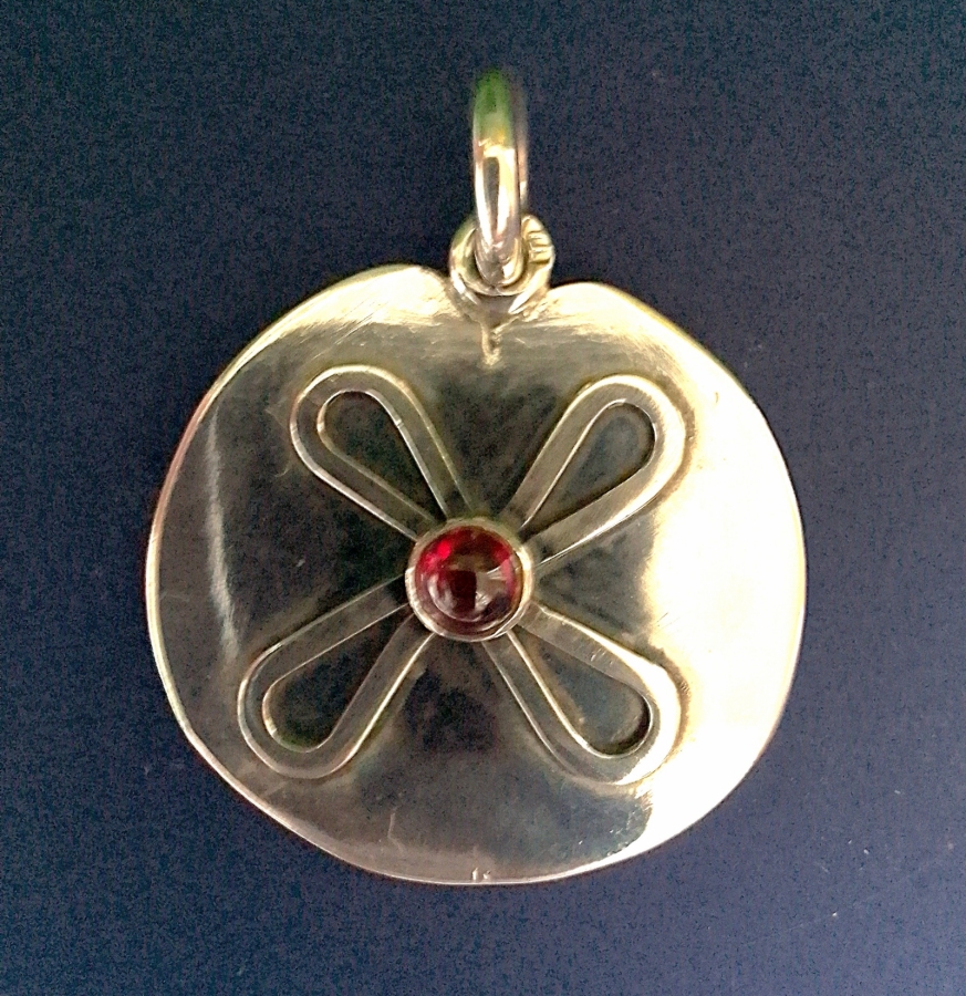 Wisiorek srebrny z rubinem