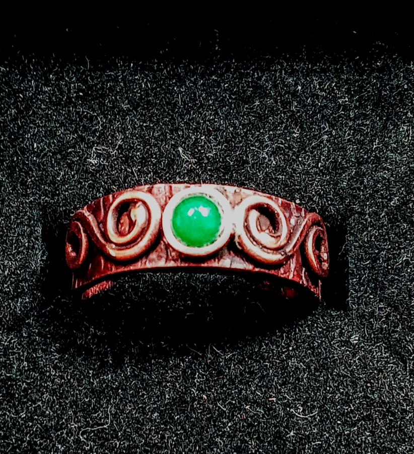 Dziewczęcy pierścionek z jadeitem