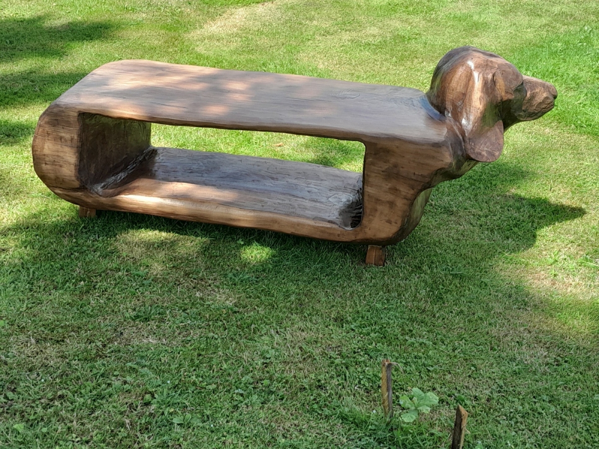 Stolik kawowy rzeźbiony 