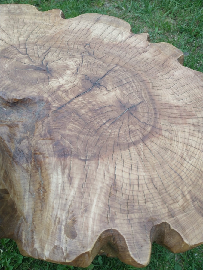 Stolik kawowy rzeźbiony 