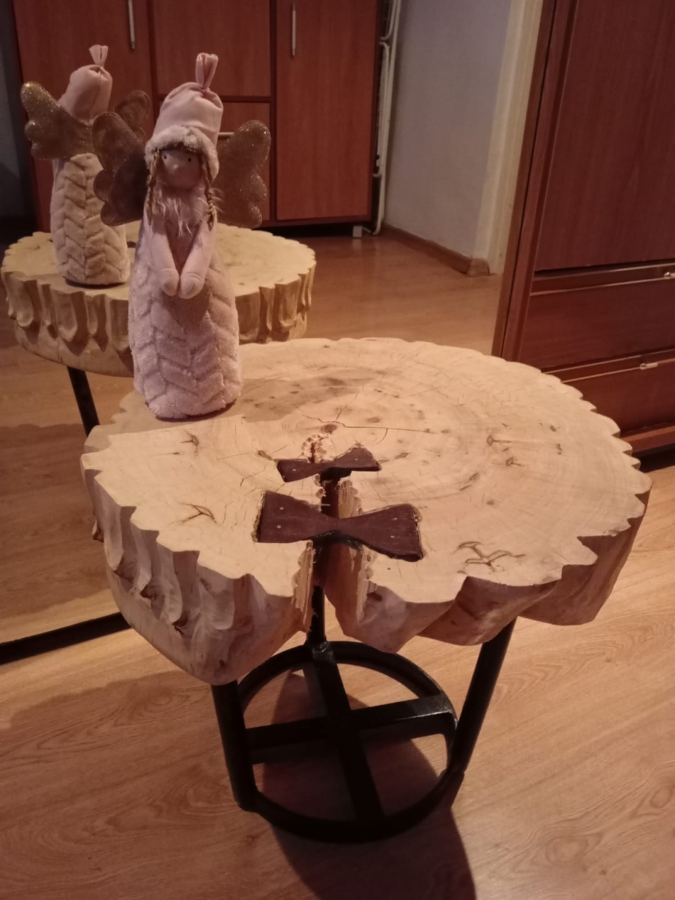 Stolik kawowy rzeźbiony 