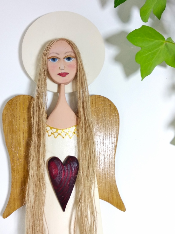 Anioł „Czułość” – Anioł pełen kobiecej delikatności.