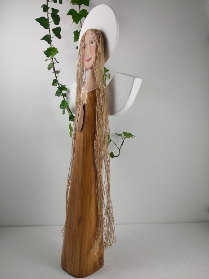 Anioł „Spokój” - zamknięty w drewnie oddech natury.