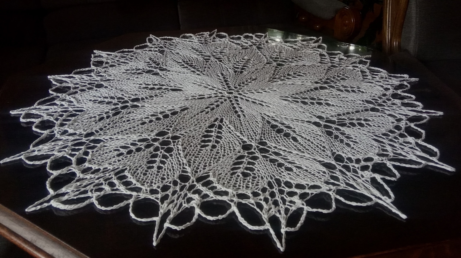 Obrus na drutach, biały