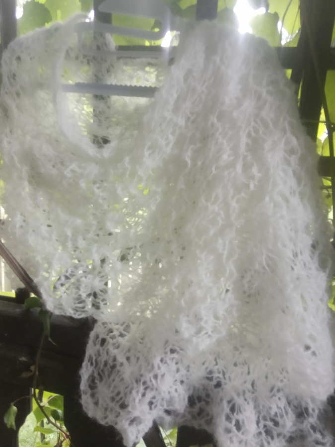 Biały szal z alpaką