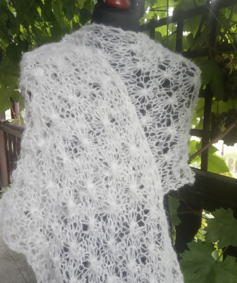 Biały szal z alpaką