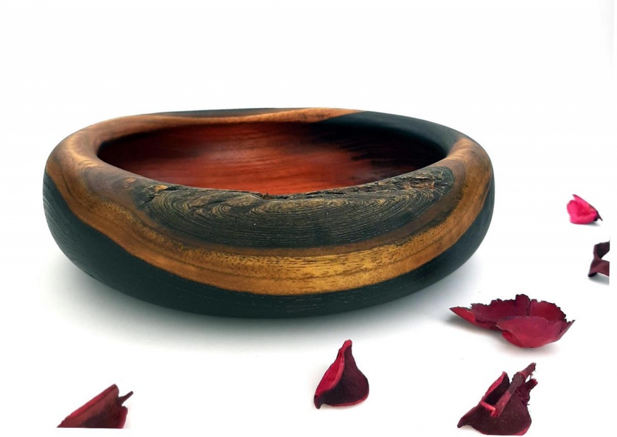 Mroczna Elegancja Akacji: Misa „Noc i Zmierzch”