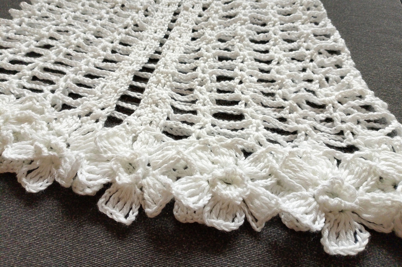 Pelerynka komunijna z kaszmirem i jedwabiem