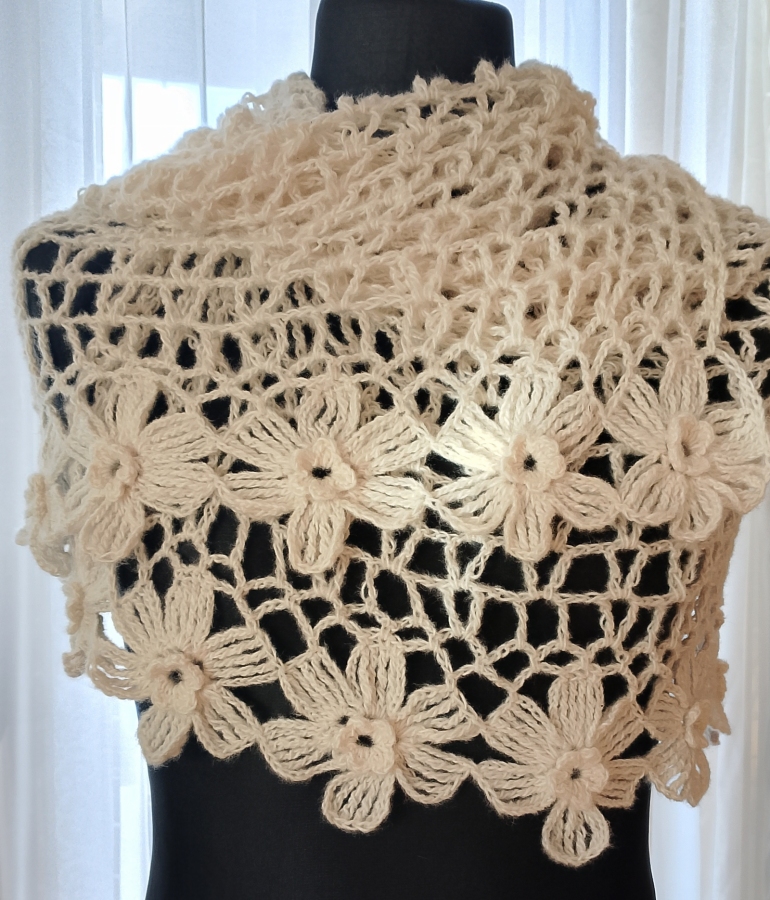 Szal mgiełka z kwiatami