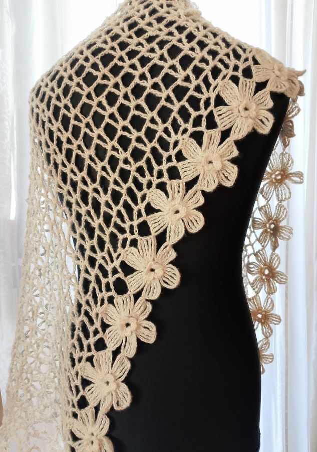 Szal mgiełka z kwiatami