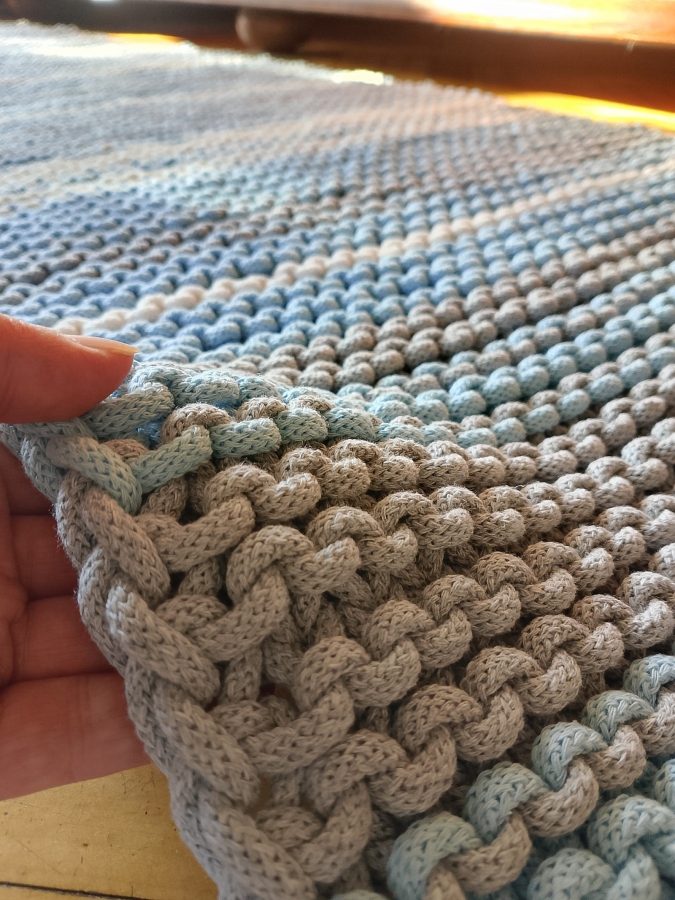 Chodnik ze sznurka, na drutach