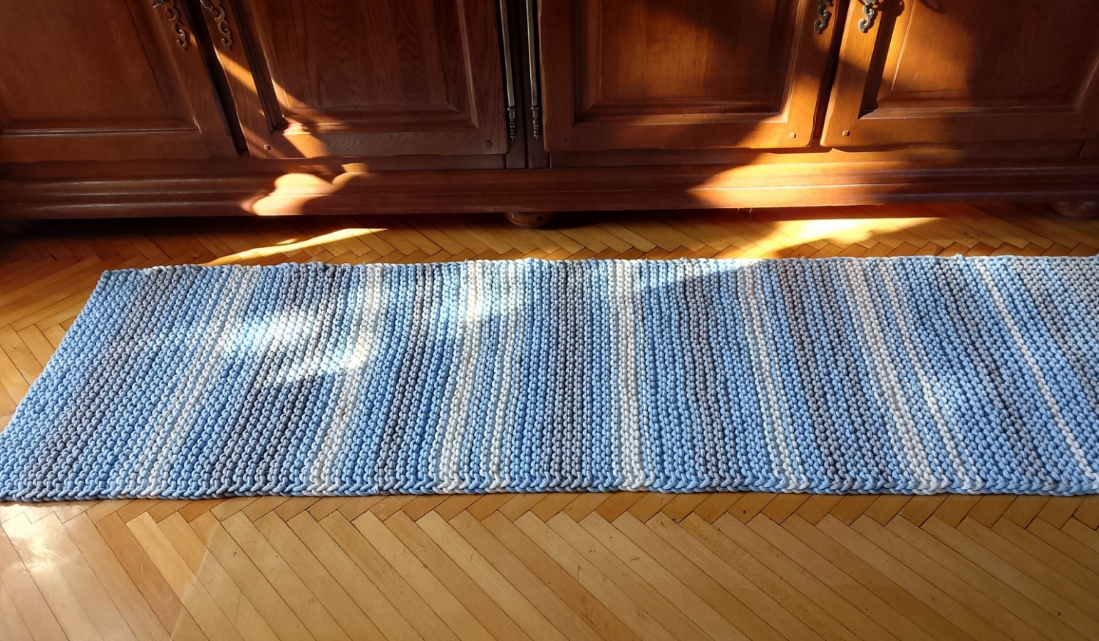 Chodnik ze sznurka, na drutach