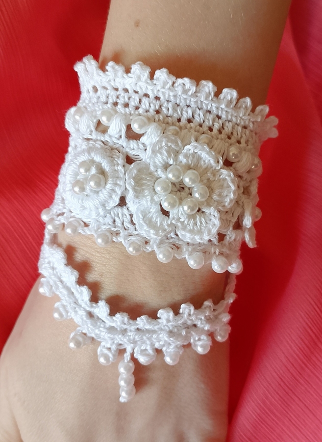 Biała bransoletka BOHO